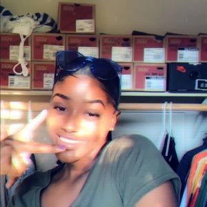 Meet your Posher, Amira